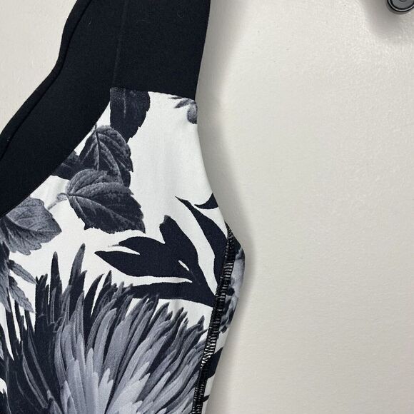 LULULEMON Womens Black Floral Crossback Tank Top Brisk Bloom Built-In Bra Yoga 4 - Picture 6 of 10